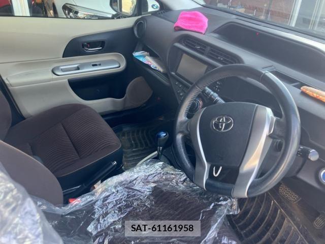 Toyota AQUA 2012-07 8072836-11