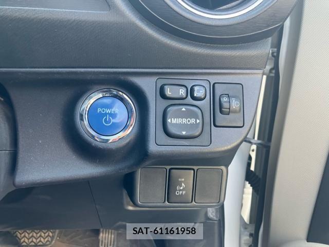 Toyota AQUA 2012-07 8072836-13