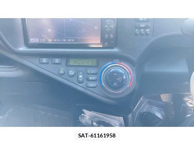 Toyota AQUA 2012-07 8072836-21