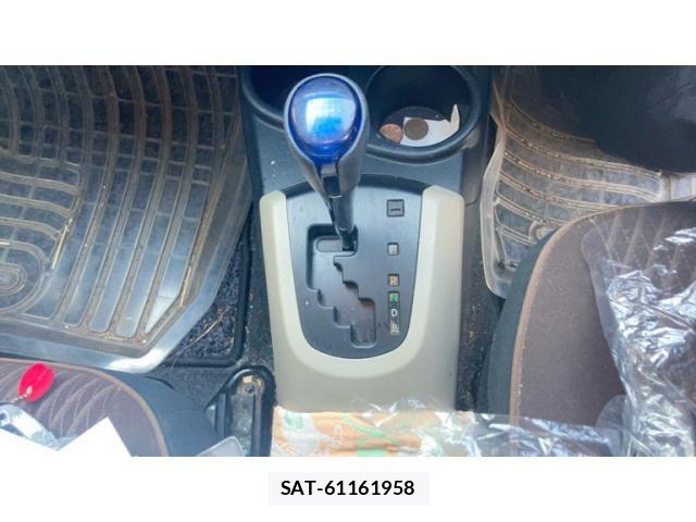 Toyota AQUA 2012-07 8072836-22