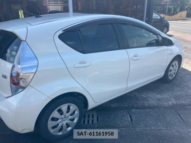 Toyota AQUA 2012-07 8072836-3