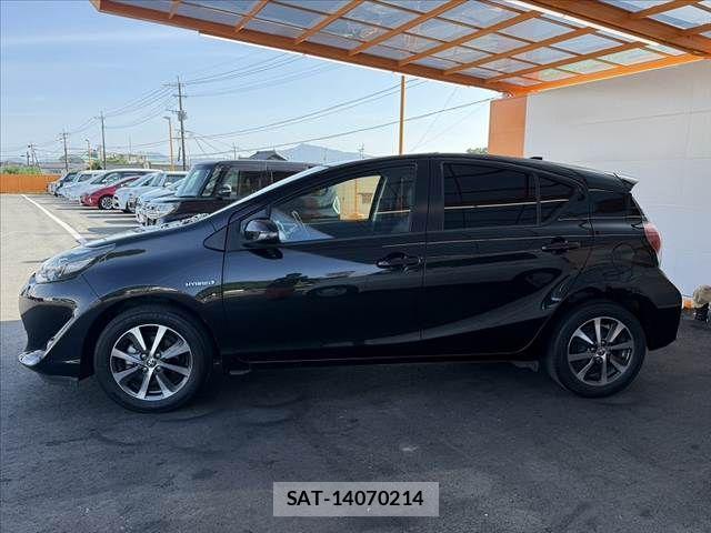 Toyota AQUA 2017-10 8072816-10