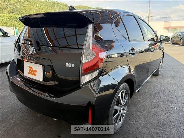 Toyota AQUA 2017-10 8072816-12