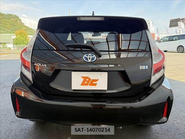 Toyota AQUA 2017-10 8072816-13