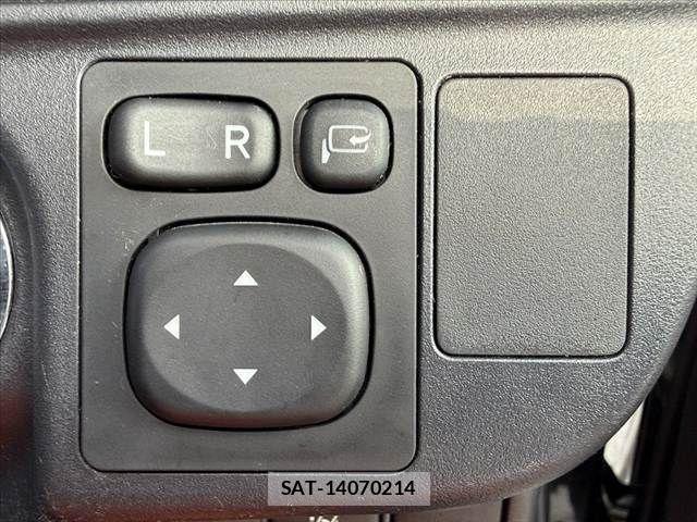 Toyota AQUA 2017-10 8072816-28