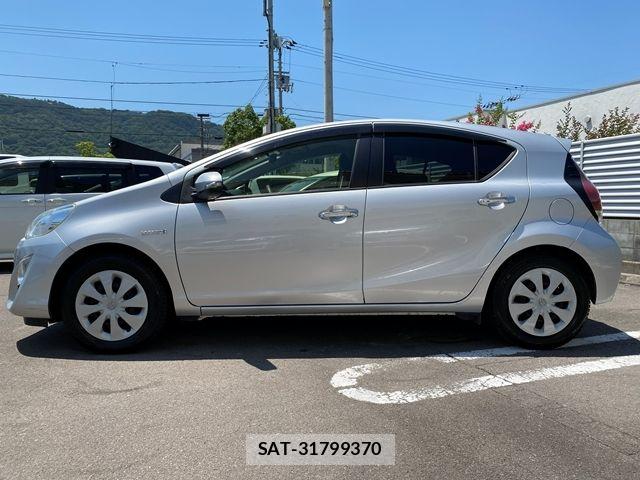 Toyota AQUA 2016-07 8072820-4