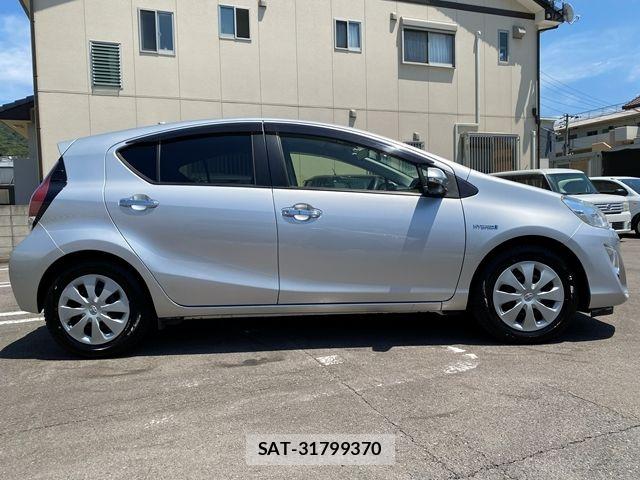 Toyota AQUA 2016-07 8072820-5