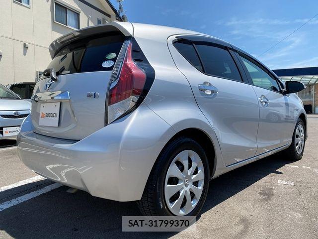 Toyota AQUA 2016-07 8072820-6