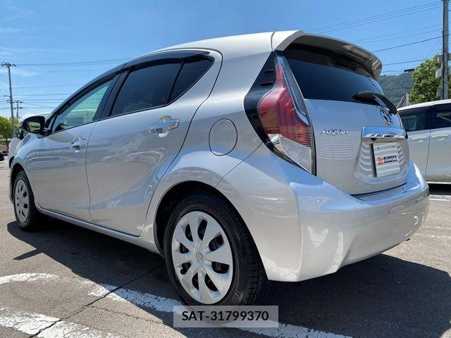 Toyota AQUA 2016-07 8072820-8