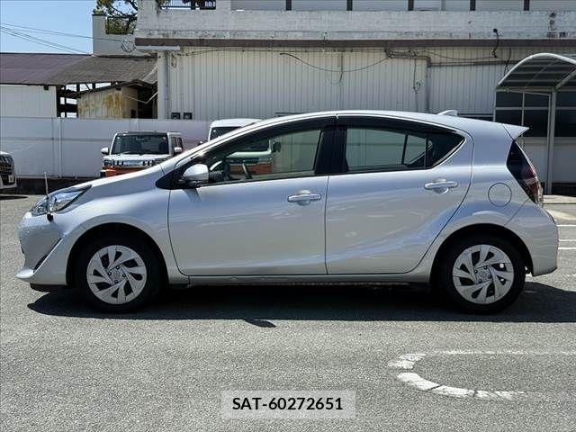 Toyota AQUA 2021-05 8072802-10
