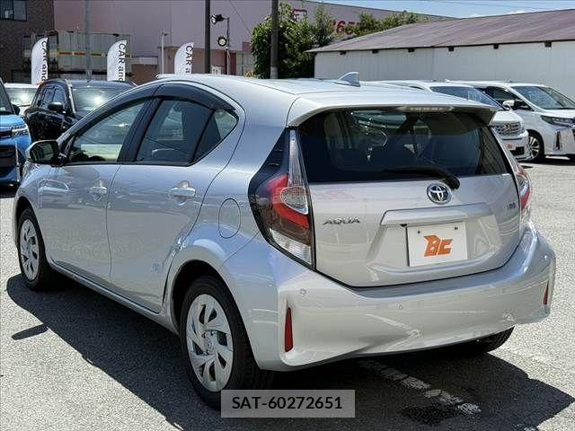 Toyota AQUA 2021-05 8072802-14