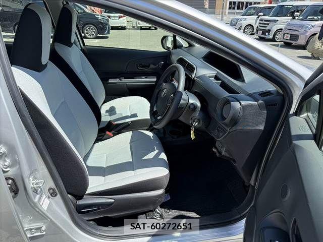 Toyota AQUA 2021-05 8072802-15