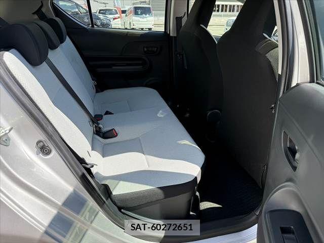 Toyota AQUA 2021-05 8072802-17