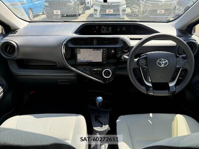 Toyota AQUA 2021-05 8072802-1