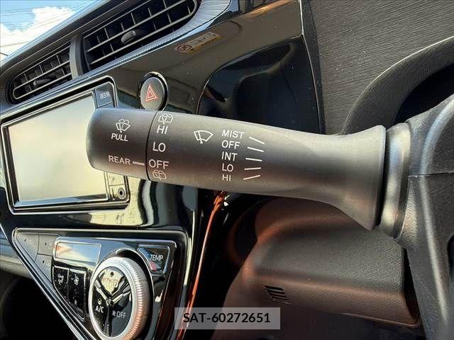 Toyota AQUA 2021-05 8072802-25