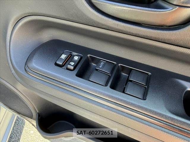 Toyota AQUA 2021-05 8072802-27