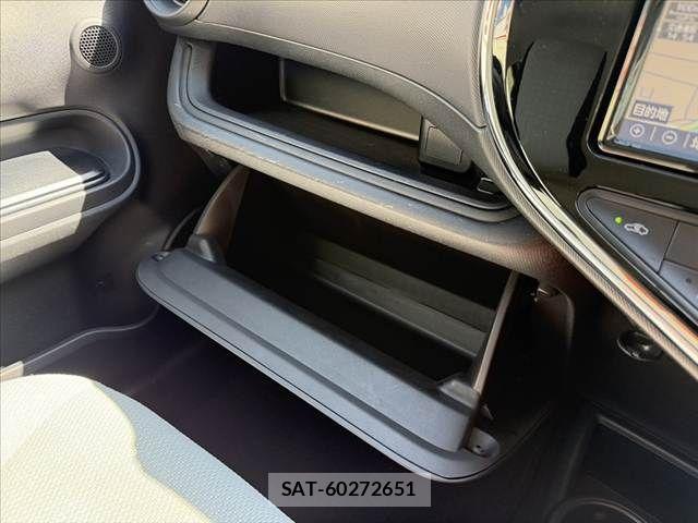 Toyota AQUA 2021-05 8072802-28