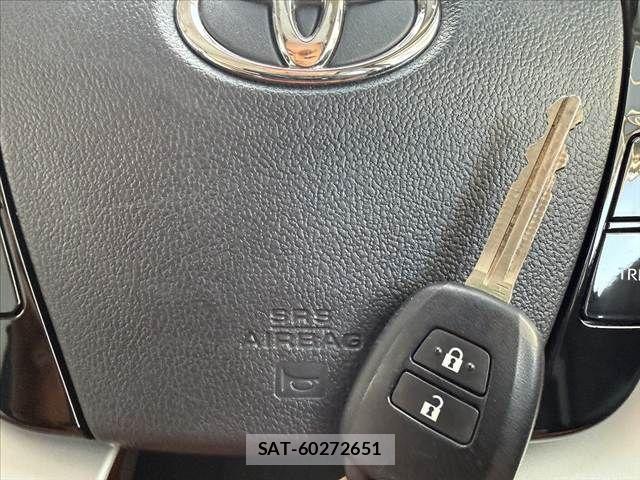 Toyota AQUA 2021-05 8072802-4