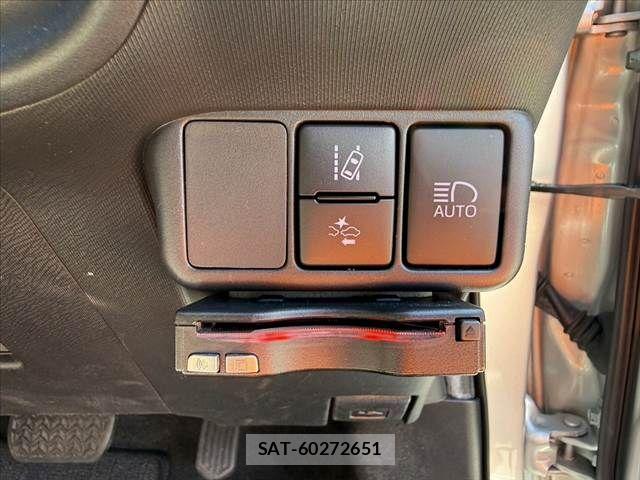 Toyota AQUA 2021-05 8072802-5