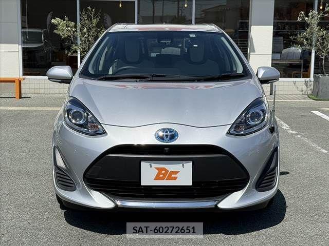 Toyota AQUA 2021-05 8072802-8