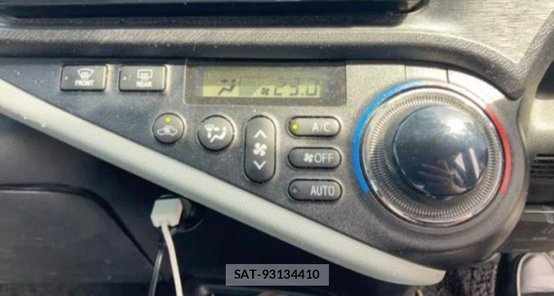 Toyota AQUA 2015-01 8069237-13