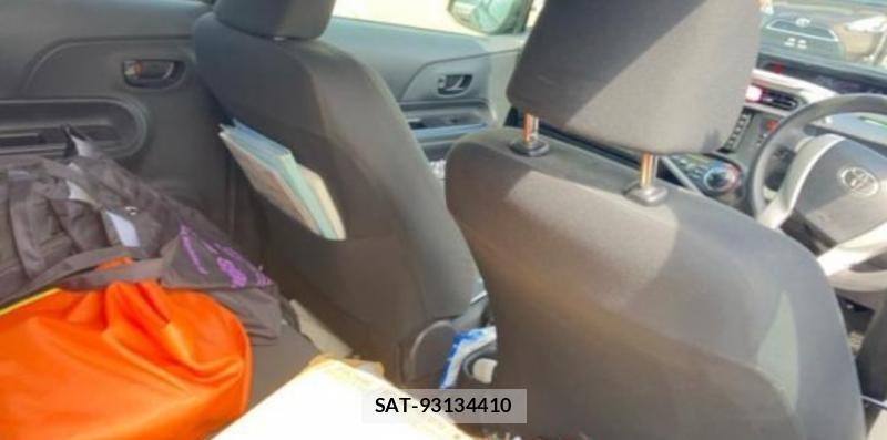 Toyota AQUA 2015-01 8069237-15