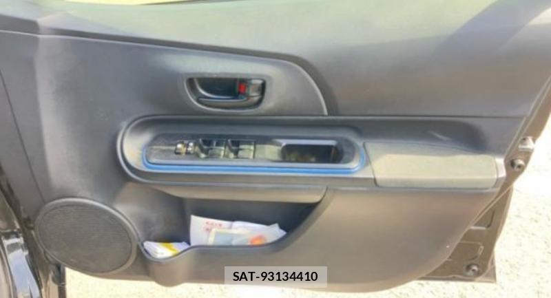 Toyota AQUA 2015-01 8069237-18