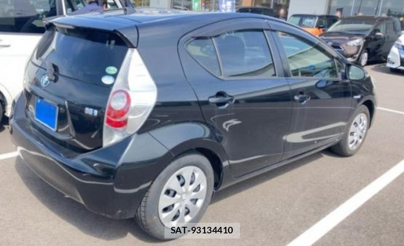 Toyota AQUA 2015-01 8069237-1
