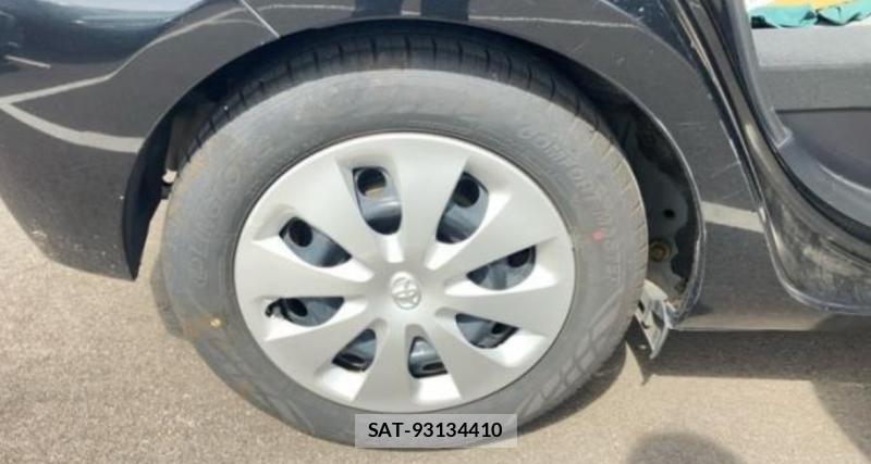 Toyota AQUA 2015-01 8069237-22