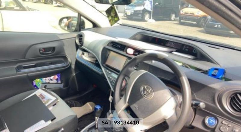 Toyota AQUA 2015-01 8069237-7