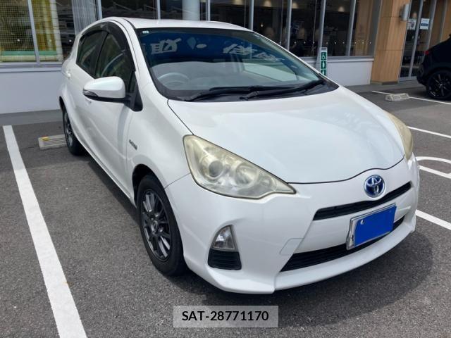 Toyota AQUA 2013-12 8072840-0