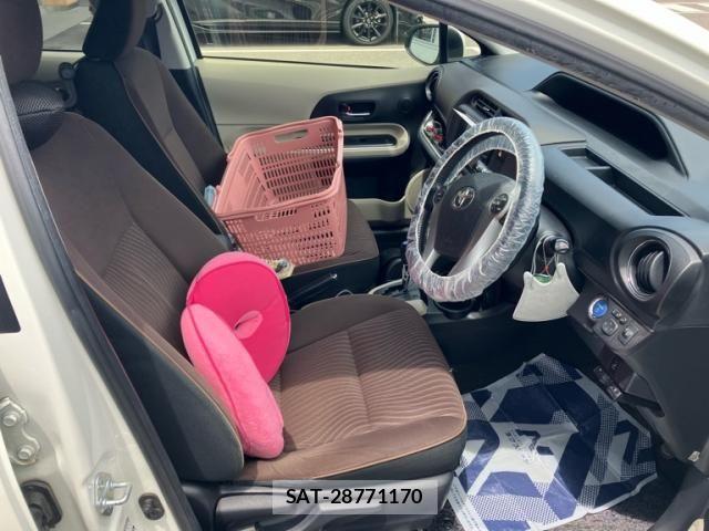 Toyota AQUA 2013-12 8072840-11