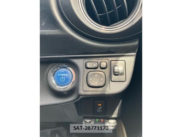 Toyota AQUA 2013-12 8072840-13