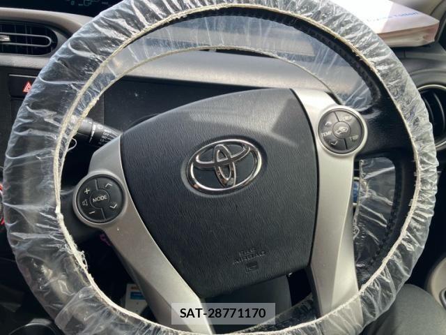 Toyota AQUA 2013-12 8072840-14