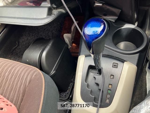 Toyota AQUA 2013-12 8072840-16