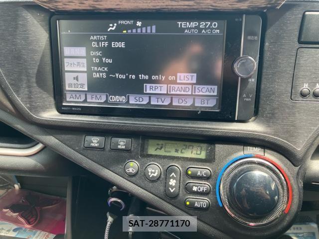 Toyota AQUA 2013-12 8072840-17