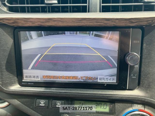 Toyota AQUA 2013-12 8072840-18