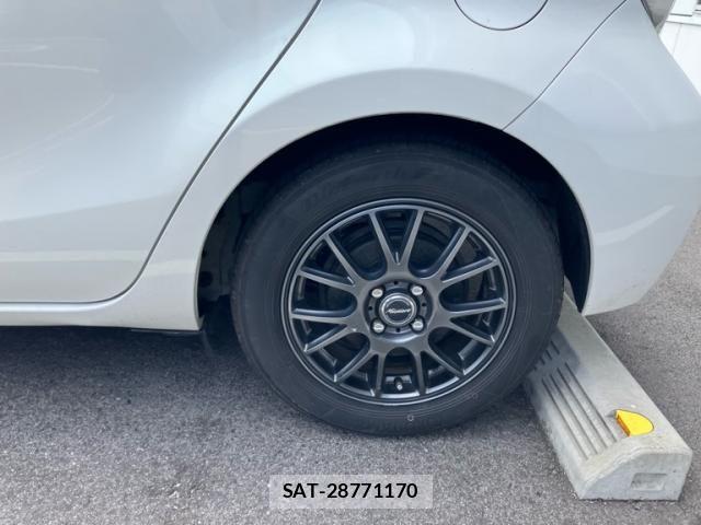 Toyota AQUA 2013-12 8072840-3