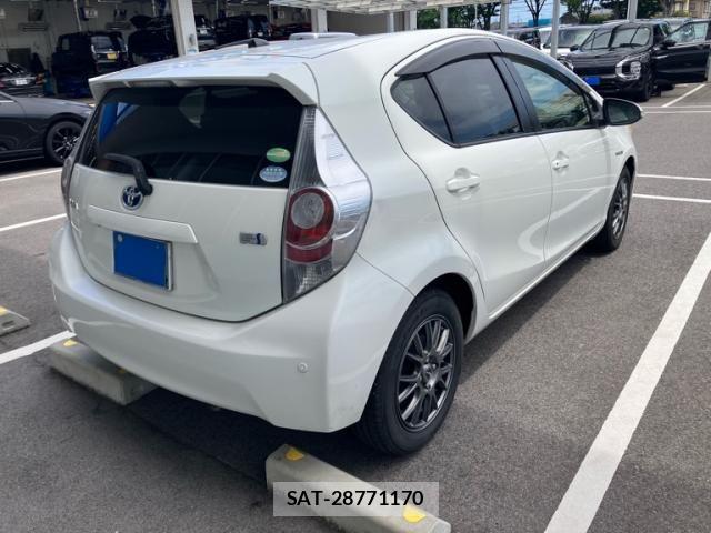 Toyota AQUA 2013-12 8072840-6