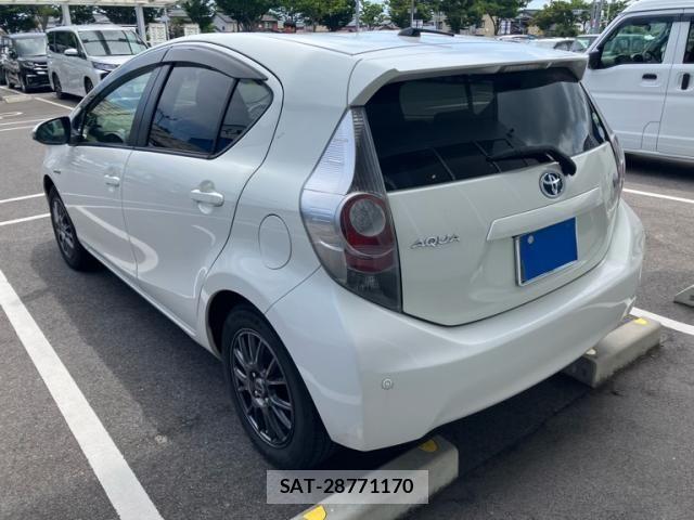 Toyota AQUA 2013-12 8072840-7