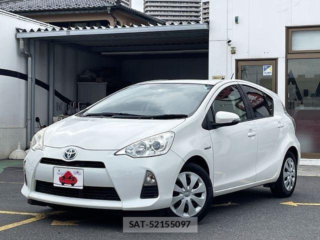 Toyota AQUA 2014-02 8072837-0