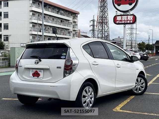 Toyota AQUA 2014-02 8072837-2