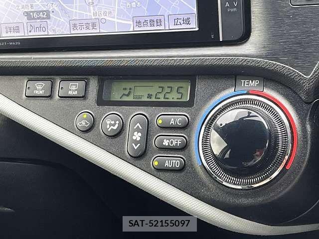 Toyota AQUA 2014-02 8072837-5