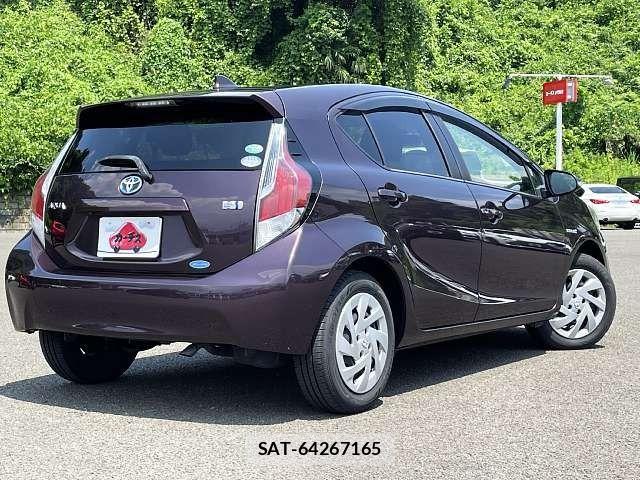 Toyota AQUA 2015-10 8072829-2