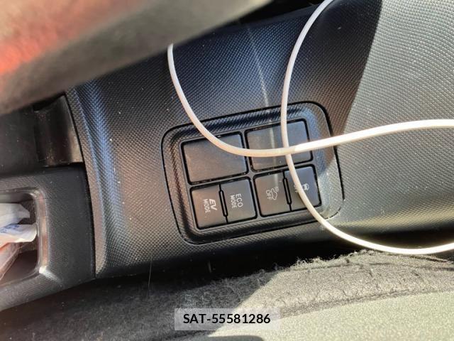 Toyota AQUA 2017-12 8072826-13