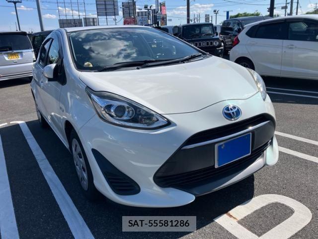 Toyota AQUA 2017-12 8072826-1