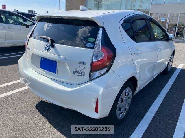 Toyota AQUA 2017-12 8072826-4