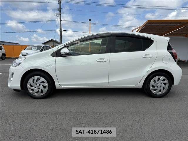Toyota AQUA 2016-09 8072812-10