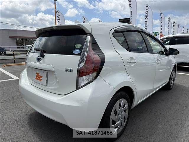 Toyota AQUA 2016-09 8072812-12