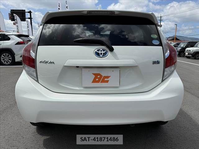 Toyota AQUA 2016-09 8072812-13